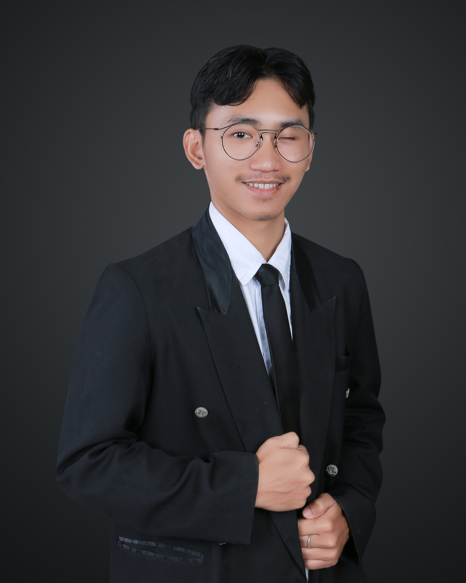 Riski Pratama - Web Developer & AI Engineer